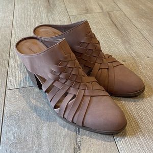 Universal Thread Tan Woven Mules